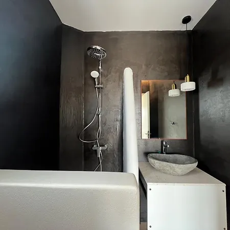 Thronos Apartment