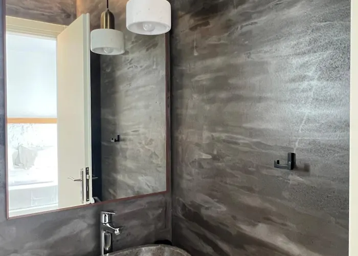 Thronos * אנו מרה